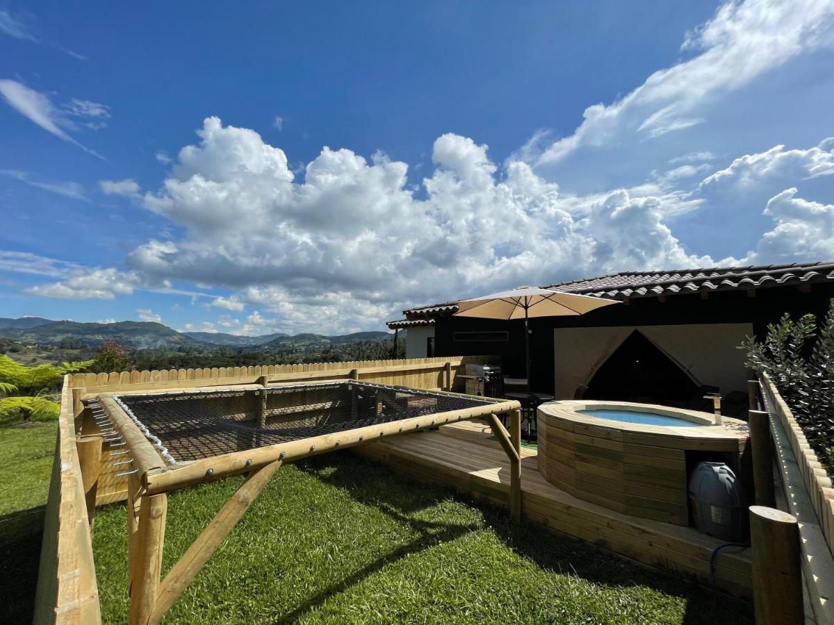 Hotel Bleu Hills Glamping Llanogrande à Rionegro Extérieur photo